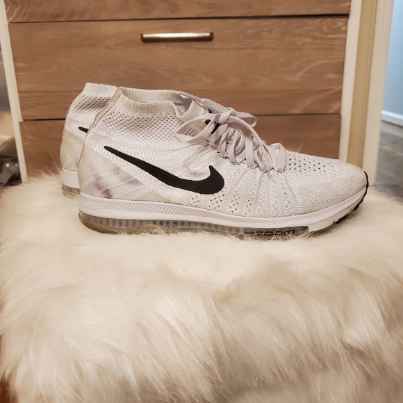 Nike Zoom White and Black Women's 8.5 - Picture 1 of 7
